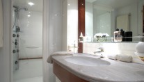 Champagne O Clock -  Master Bathroom